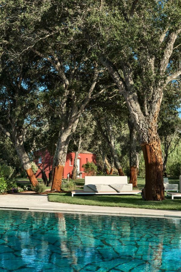 Li Neuli Country Club Hotel San Pantaleo Exterior photo