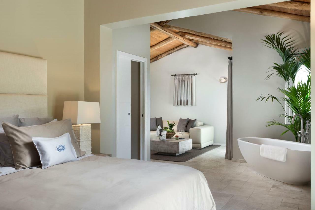 Li Neuli Country Club Hotel San Pantaleo Exterior photo