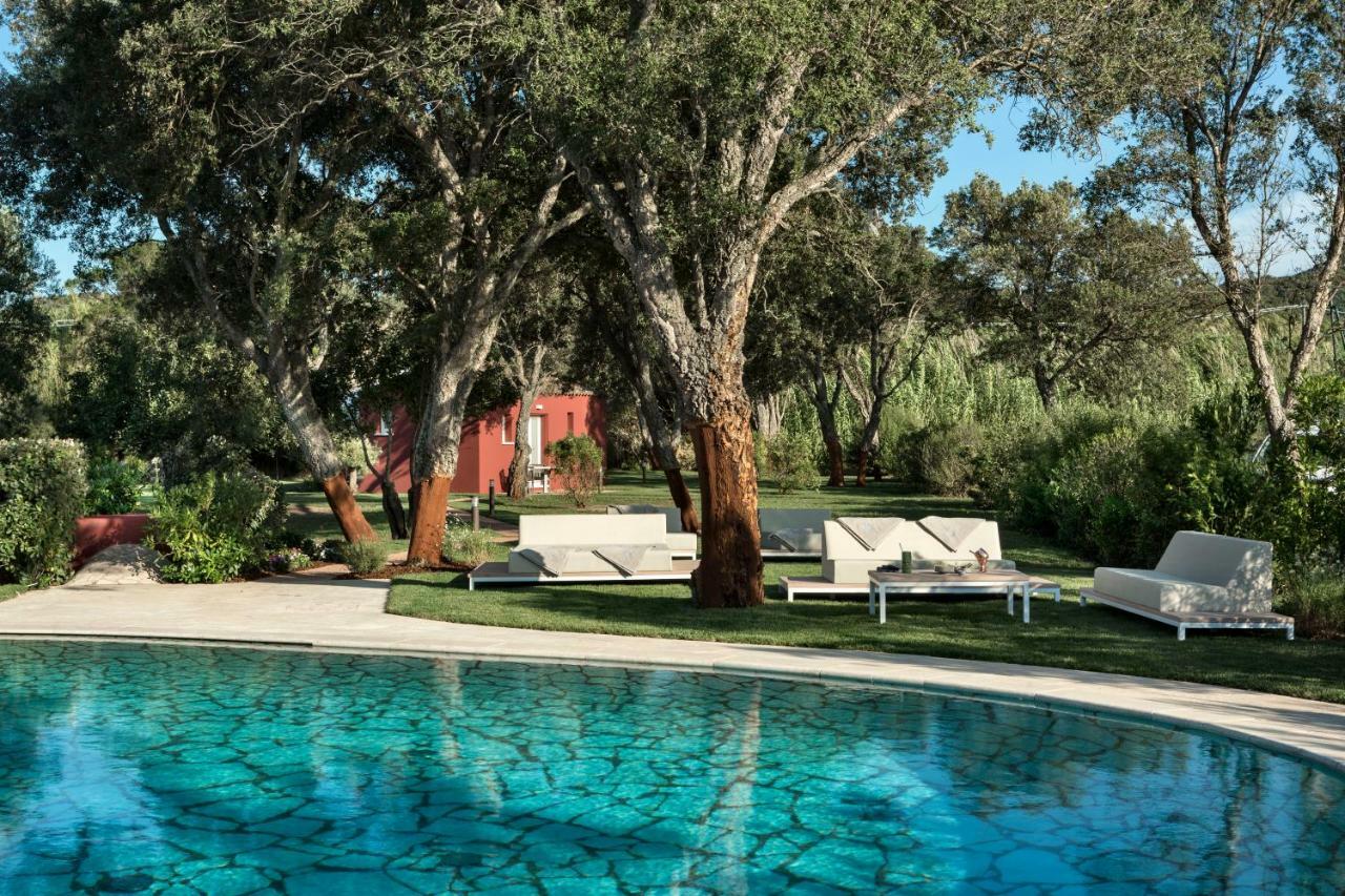 Li Neuli Country Club Hotel San Pantaleo Exterior photo