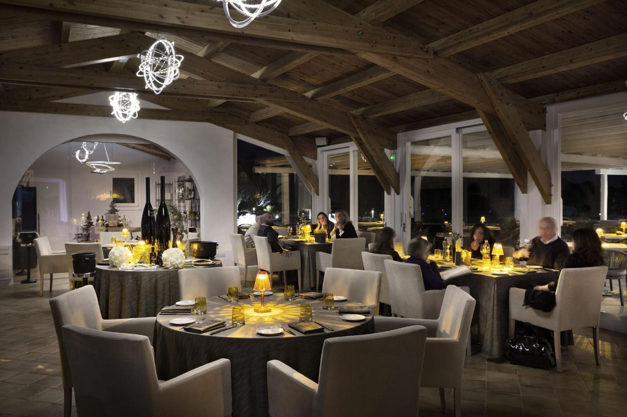 Li Neuli Country Club Hotel San Pantaleo Exterior photo